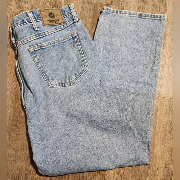 Wrangler Other - Wrangler Jeans Relaxed Fit Light Wash Denim Pants Classic Mens Size 40x30